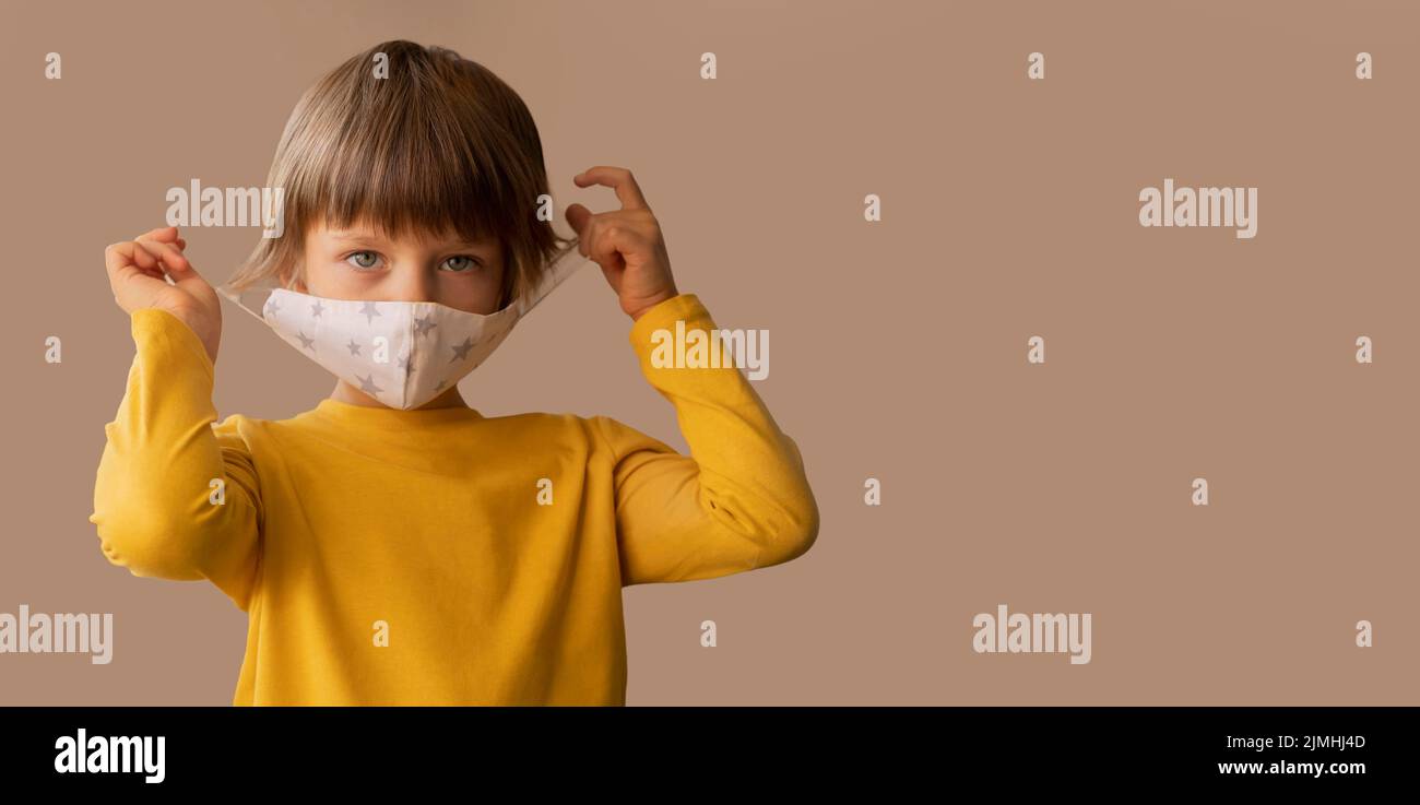 Wearing medical mask hi-res stock photography and images - Alamy