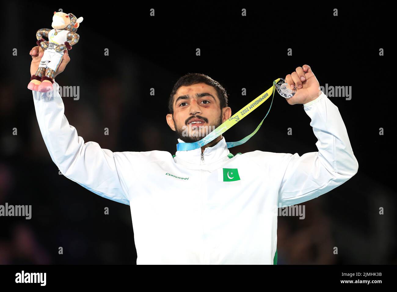Pakistan's Muhammed Sharif Tahir celebrates with the silver meal after the Men's Freestyle 74kg at the Coventry Arena on day nine of the 2022 Commonwealth Games. Picture date: Saturday August 6, 2022. Stock Photo