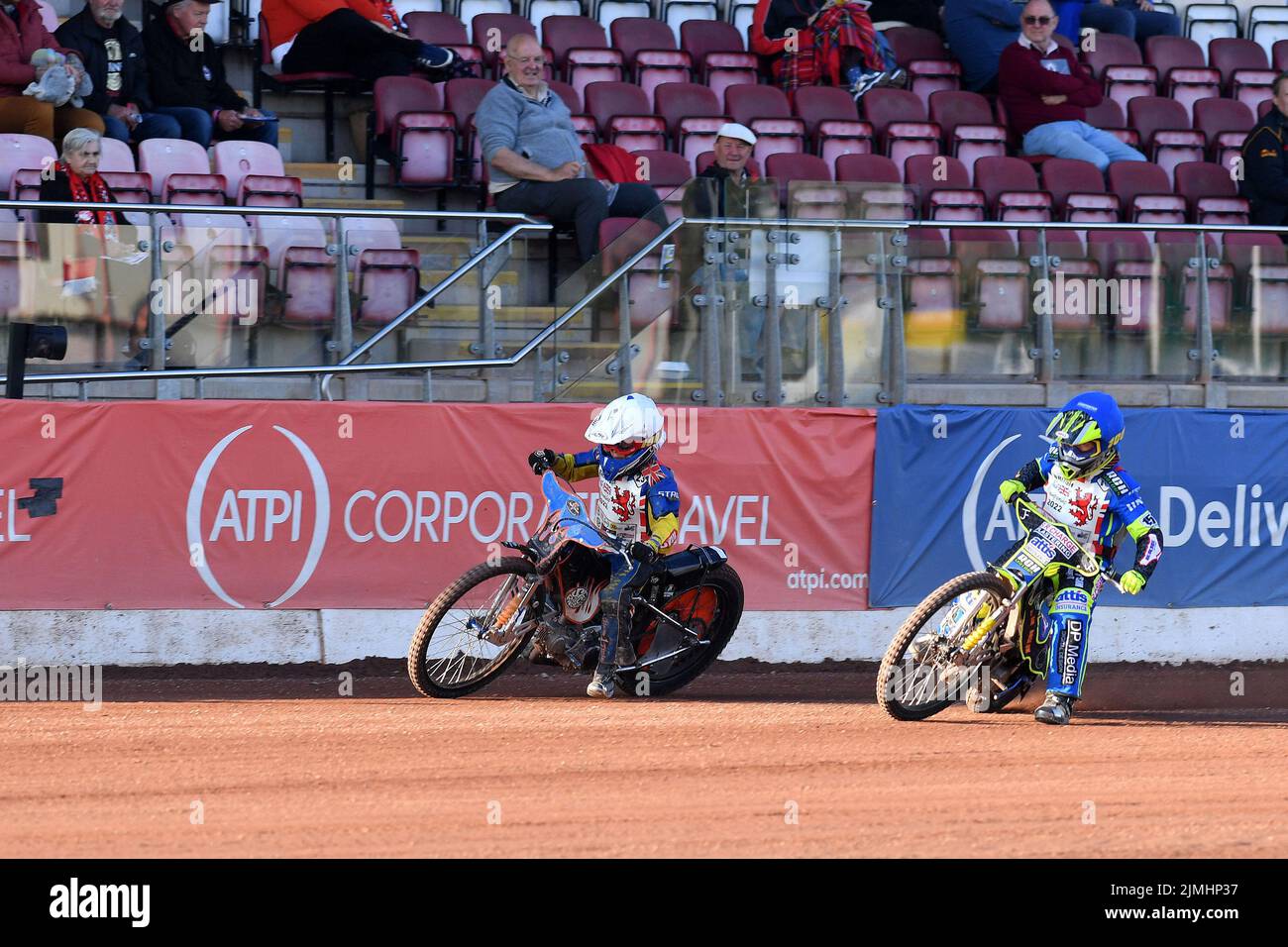 MANCHESTER, UK. AUGUST 5TH Harry Fletcher and Oliver Bovington during the British Youth Championship Round 5 meeting at the National Speedway Stadium, Manchester on Friday 5th August 2022. (Credit: Eddie Garvey | MI News) Credit: MI News & Sport /Alamy Live News Stock Photo