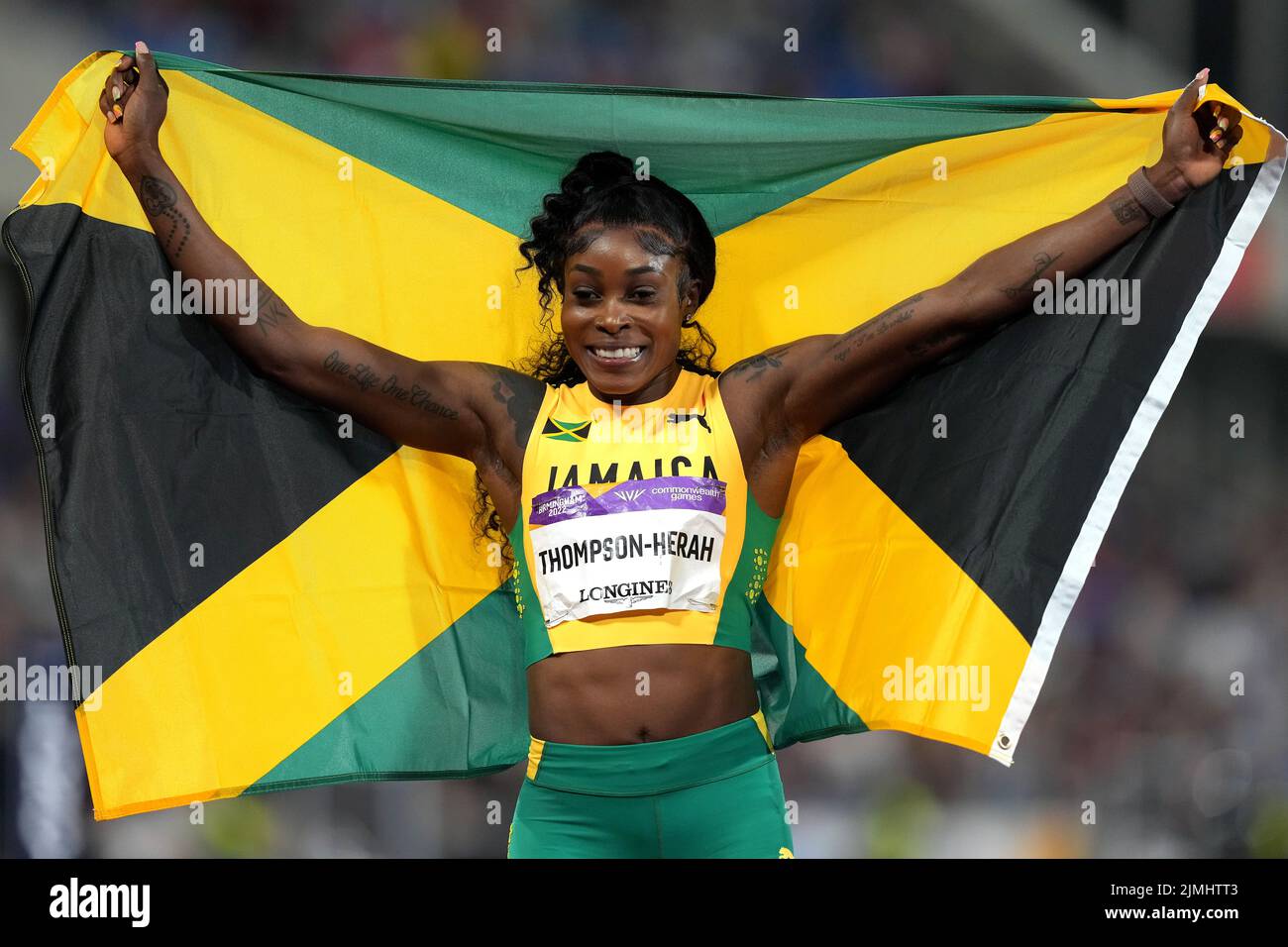 Jamaica's Elaine ThompsonHerah celebrates winning gold in the Women's