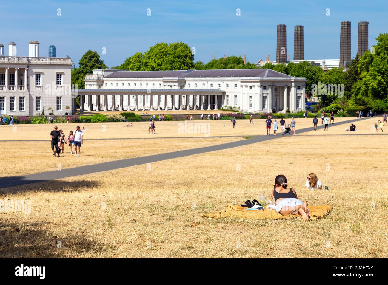 6 August 2022 - London, UK - People picninging and sunbathing on dried out grass at Greenwich Park after a series of heatwaves and record high temperatures, city facing drought and water rationing measures Stock Photo