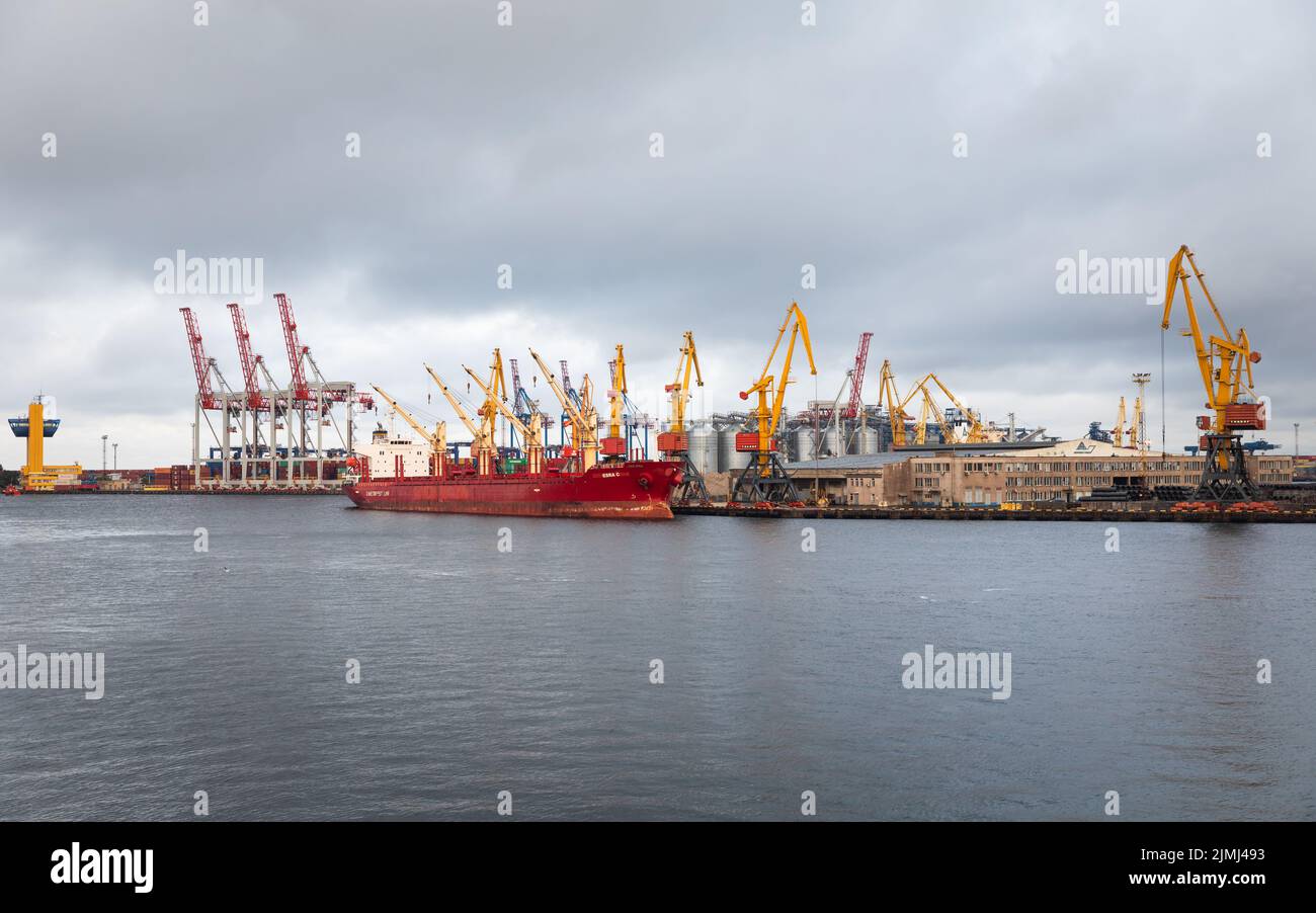 Odessa, Ukraine. 10th Sep, 2018. General view of the loading cranes at the seaport of Odessa. For the first time since the beginning of the Russian war of aggression against Ukraine, a ship carrying grain has left the port of Odessa. This should make millions of tons of grain available again for the world market. Before the Russian war of aggression, Ukraine was one of the world's most important grain exporters. For them, billions in revenue from the sale of wheat and corn, among other commodities, is at stake. (Credit Image: © Mykhaylo Palinchak/SOPA Images via ZUMA Press Wire) Stock Photo