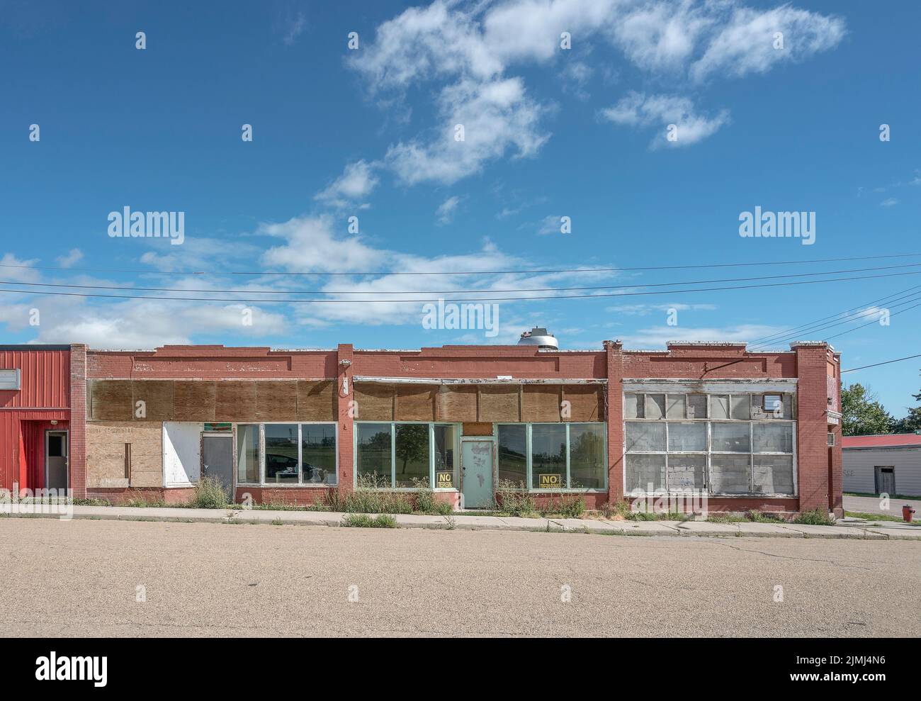 Derelict red brick buildings hi-res stock photography and images - Alamy