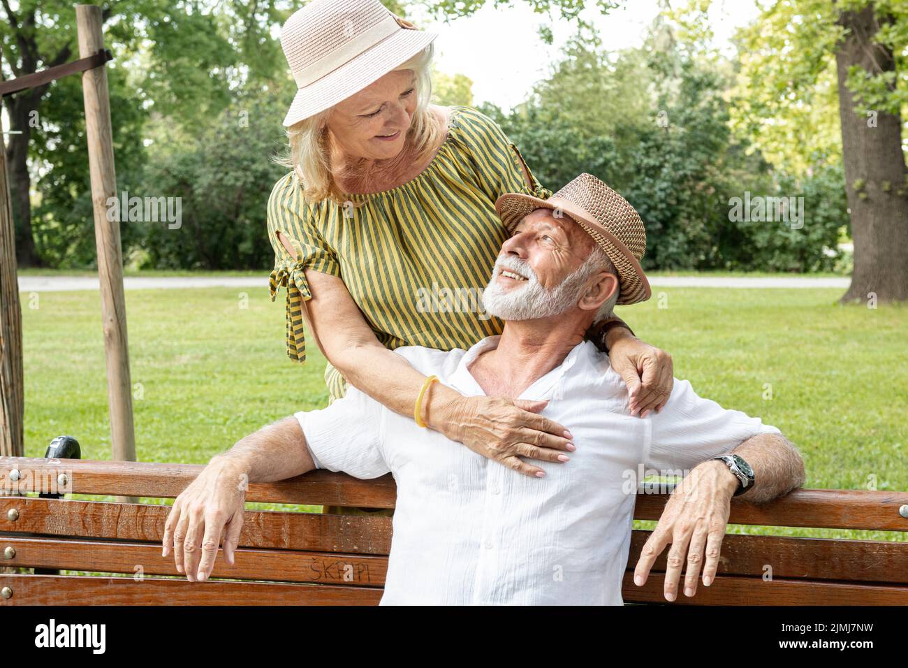 Man kiss woman lips hi-res stock photography and images - Alamy