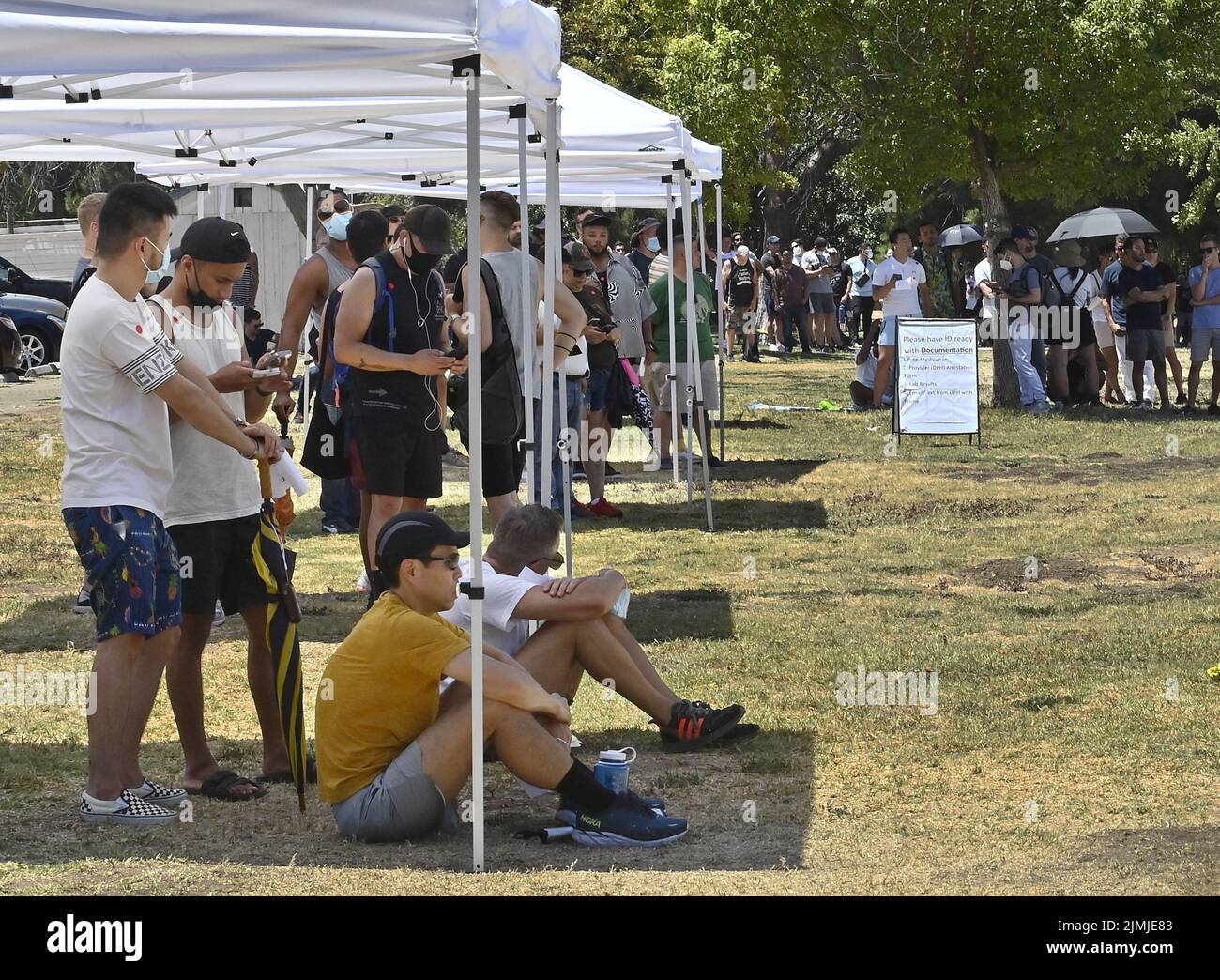 Encino, United States. 06th Aug, 2022. A line forms at a monkeypox vaccination clinic at Balboa Park in Encino, California on Saturday, August 6, 2022. The state of emergency boosts efforts in pair by allowing EMS workers to administer vaccines. Nearly 800 cases have been confirmed in California as of Thursday, according to the state Department of Public Health's most recent data. Photo by Jim Ruymen/UPI Credit: UPI/Alamy Live News Stock Photo