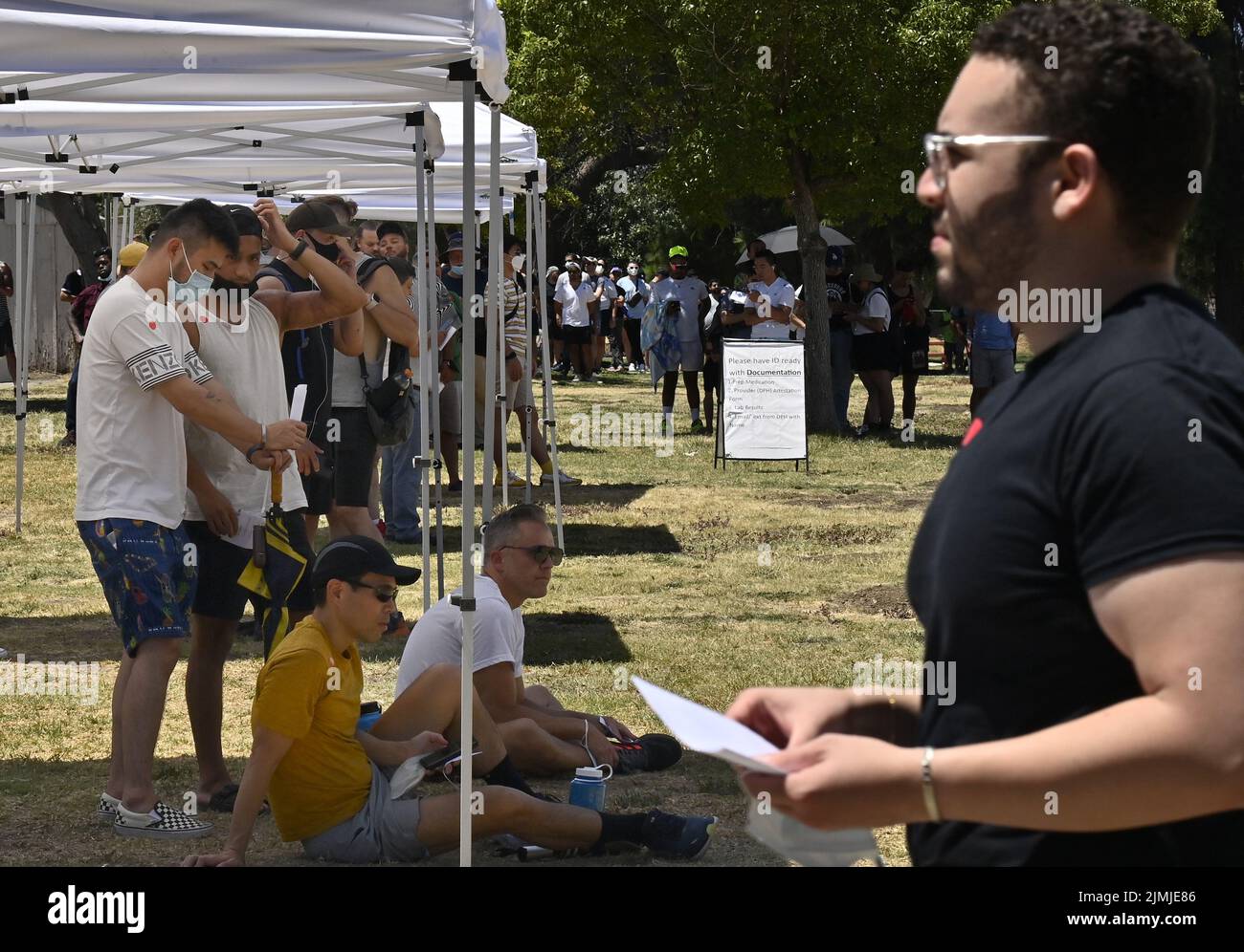 Encino, United States. 06th Aug, 2022. A line forms at a monkeypox vaccination clinic at Balboa Park in Encino, California on Saturday, August 6, 2022. The state of emergency boosts efforts in pair by allowing EMS workers to administer vaccines. Nearly 800 cases have been confirmed in California as of Thursday, according to the state Department of Public Health's most recent data. Photo by Jim Ruymen/UPI Credit: UPI/Alamy Live News Stock Photo