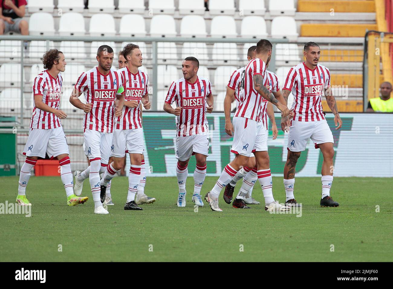 Vicenza, Veneto, Italy. 6th Aug, 2022. Pre-season friendly football match; Vicenza versus AC Milan; Vicenza's celebration after their goal for 1-0 Credit: Action Plus Sports/Alamy Live News Stock Photo