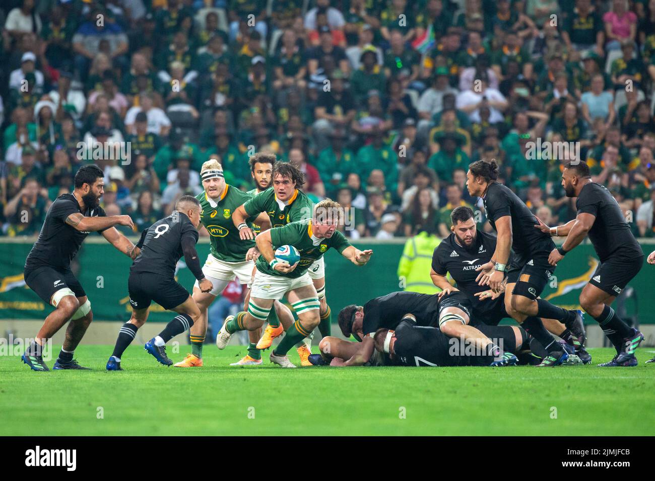 Mbombela, Nelspruit, South Africa. 6th August, 2022. Kwagga Smith breaking away with the ball during the Springbok test against the All Blacks at the Castle Lager Rugby Championship in Mbombela, Nelspruit Credit: AfriPics.com/Alamy Live News Stock Photo