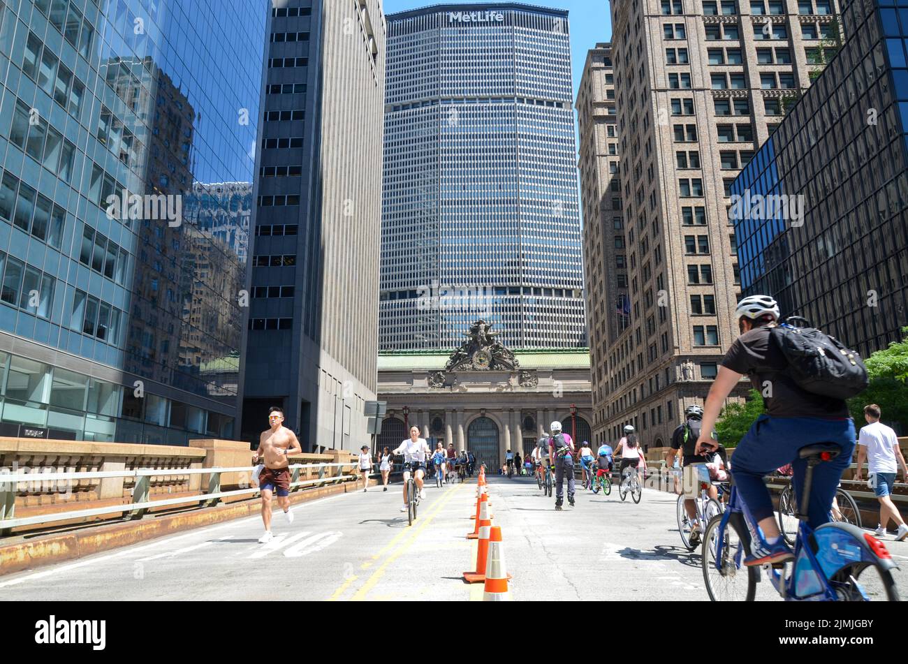 New York, NY, USA. 6th Aug, 2022. New Yorkers are seen walking and