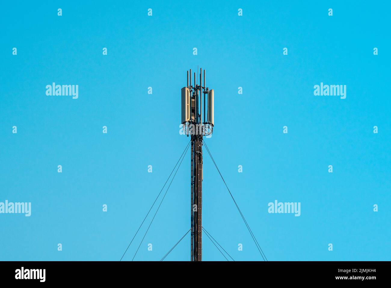 Telecommunication tower of 4G and 5G cellular Stock Photo - Alamy