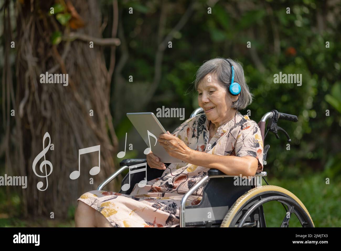 Music therapy in dementia treatment on elderly woman Stock Photo Alamy