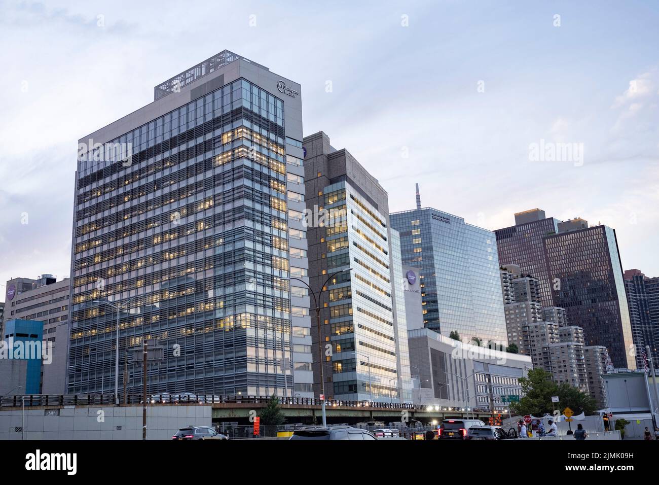 New York, New York, USA. 6th Aug, 2022. August 6, 2022: New York, USA: The NYU Langone Hospital Center with the Kimmel Pavilion (right) alongside the FDR Drive on the East Side of Manhattan. (Credit Image: © Taidgh Barron/ZUMA Press Wire) Stock Photo