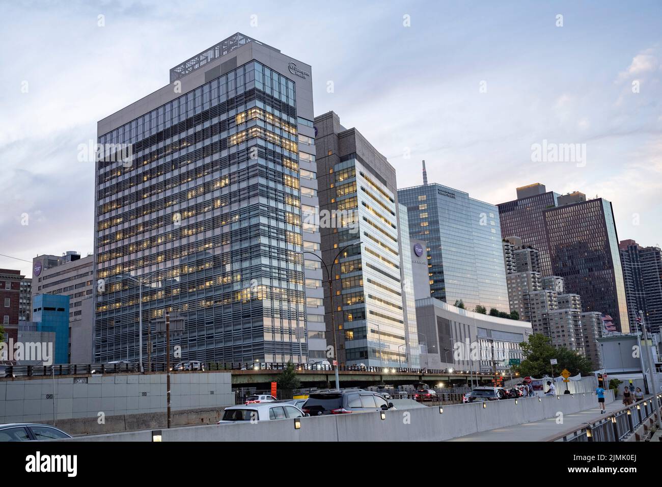 New York, New York, USA. 6th Aug, 2022. August 6, 2022: New York, USA: The NYU Langone Hospital Center with the Kimmel Pavilion (right) alongside the FDR Drive on the East Side of Manhattan. (Credit Image: © Taidgh Barron/ZUMA Press Wire) Stock Photo