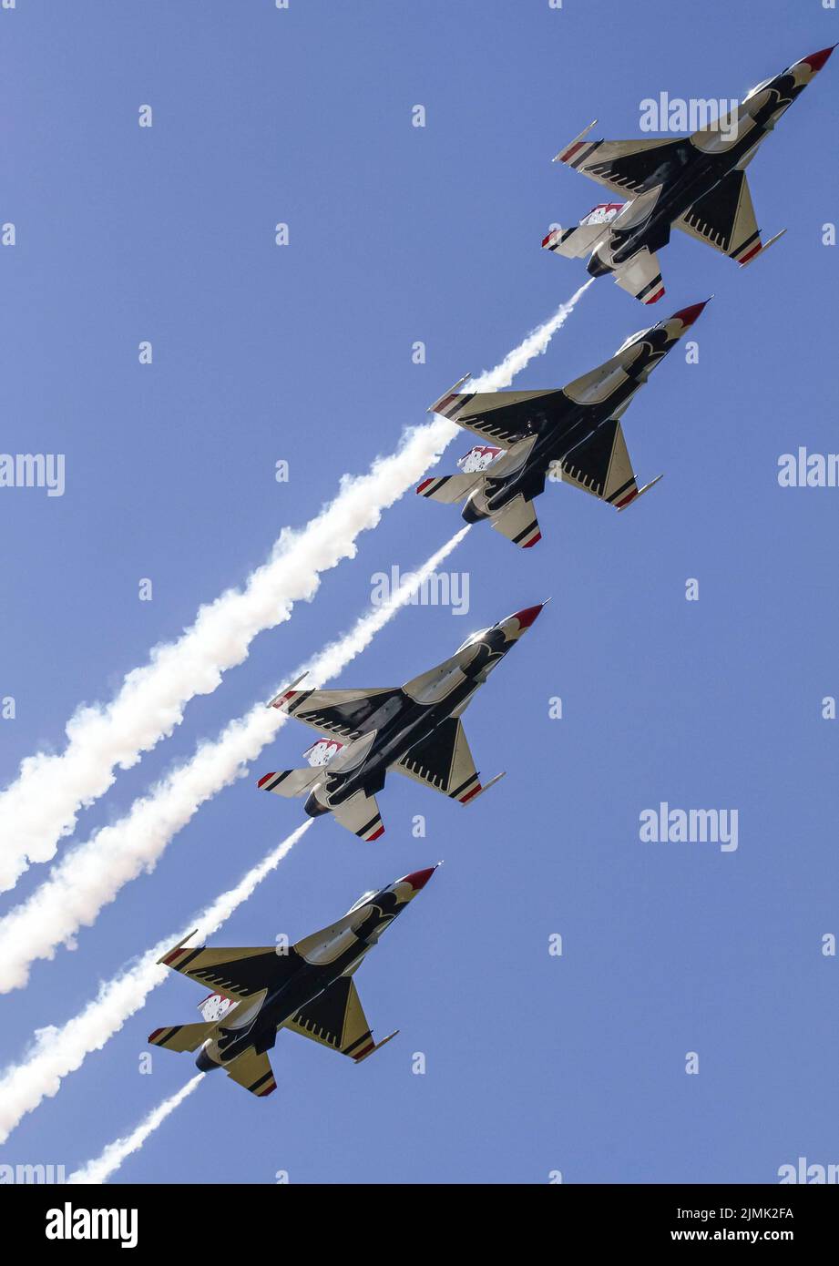 Abbotsford, Canada. 6th Aug, 2022. F-16 jets from the United States Air Force Thunderbirds make an aerial demonstration during the 2022 Abbotsford International Airshow in Abbotsford, Canada, on Aug. 6, 2022. The 2022 Abbotsford International Airshow takes place here from Aug. 5 to Aug. 7. Credit: Liang Sen/Xinhua/Alamy Live News Stock Photo