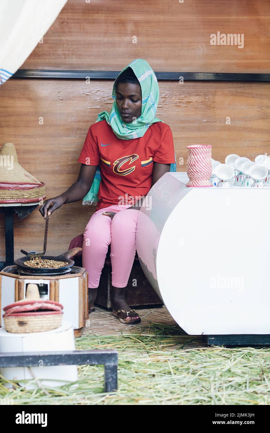 Women preparing traditional bunna coffee, Ethiopia Stock Photo