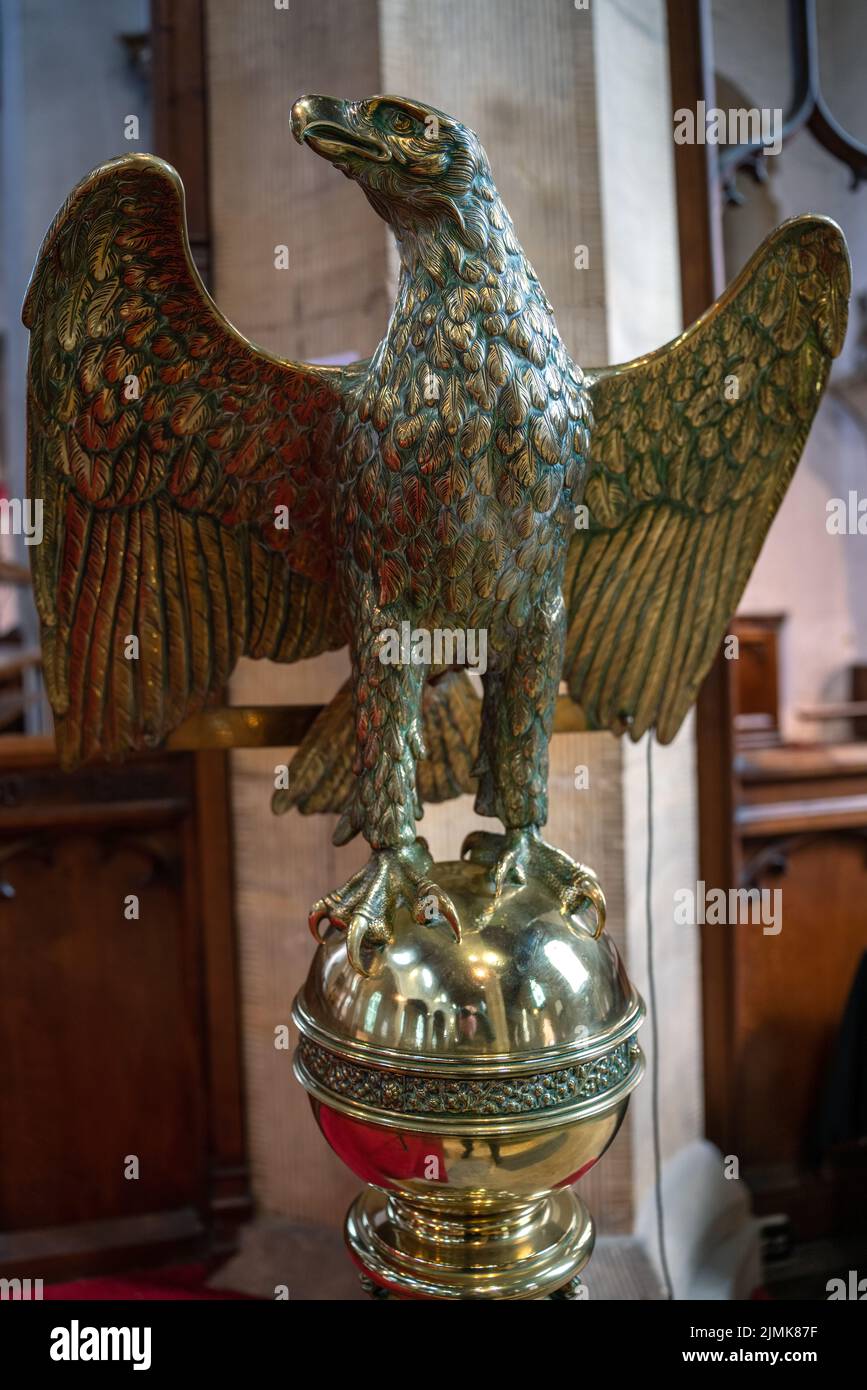 EAST GRINSTEAD, WEST SUSSEX, UK - MARCH 28: Decorative brass eagle lecturn in St Swithuns Church , East Grinstead,  West Sussex on March 28, 2022 Stock Photo