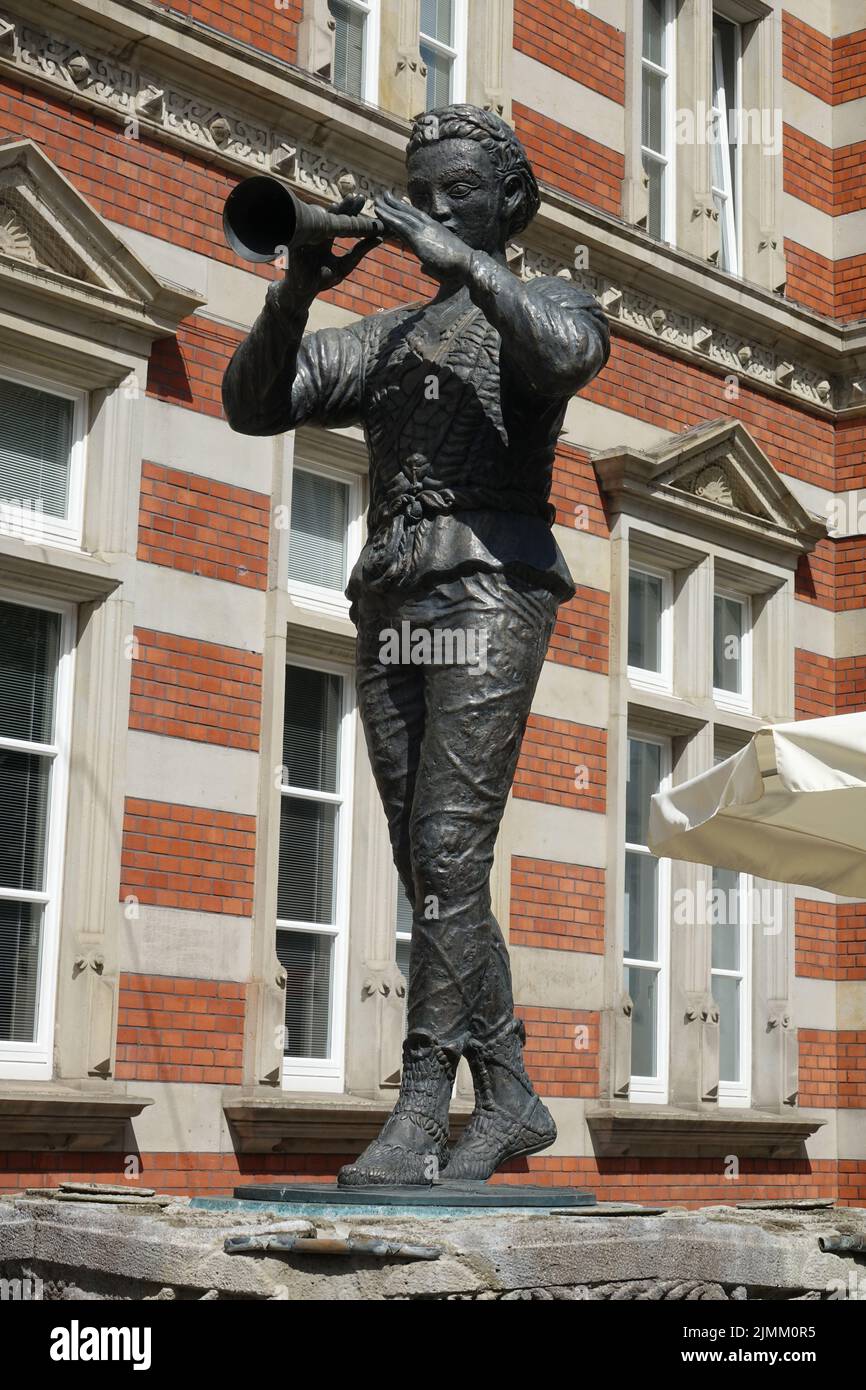 Pied Piper Statue in Hamelin Stock Photo - Alamy