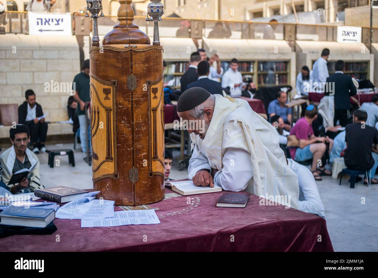 Jerusalem, Israel. 07th Aug, 2022. Jews pray at the Western Wall, known in Islam as the Buraq Wall, during the holy day Tisha B'Av, a day commemorating the destruction of ancient Jerusalem temples. Credit: Ilia Yefimovich/dpa/Alamy Live News Stock Photo