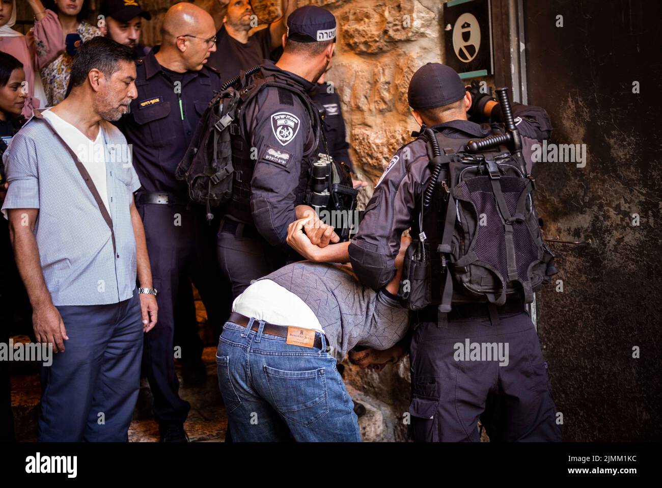 Jerusalem, Israel. 07th Aug, 2022. A Palestinian man is arrested in the old city of Jerusalem during the holy day Tisha B'Av, a day commemorating the destruction of ancient Jerusalem temples. Credit: Ilia Yefimovich/dpa/Alamy Live News Stock Photo