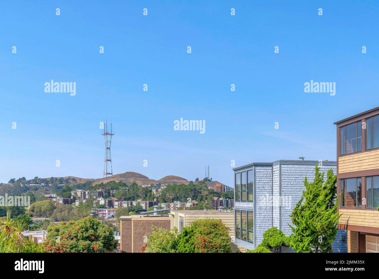 Suburban neighnorhood in San Francisco, California near the ...