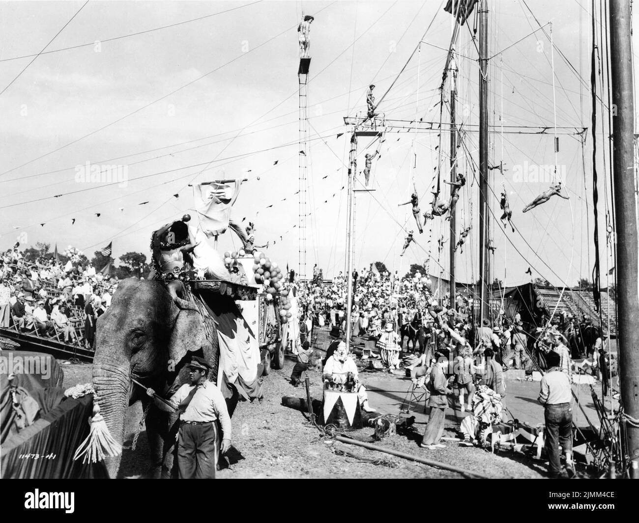 GLORIA GRAHAME and CORNEL WILDE (kissing on elephant) and DOROTHY LAMOUR (top of carriage with balloons) in huge Circus Scene / Parade with Audience and Acrobats in THE GREATEST SHOW ON EARTH 1952 director CECIL B. DeMILLE Paramount Pictures Stock Photo