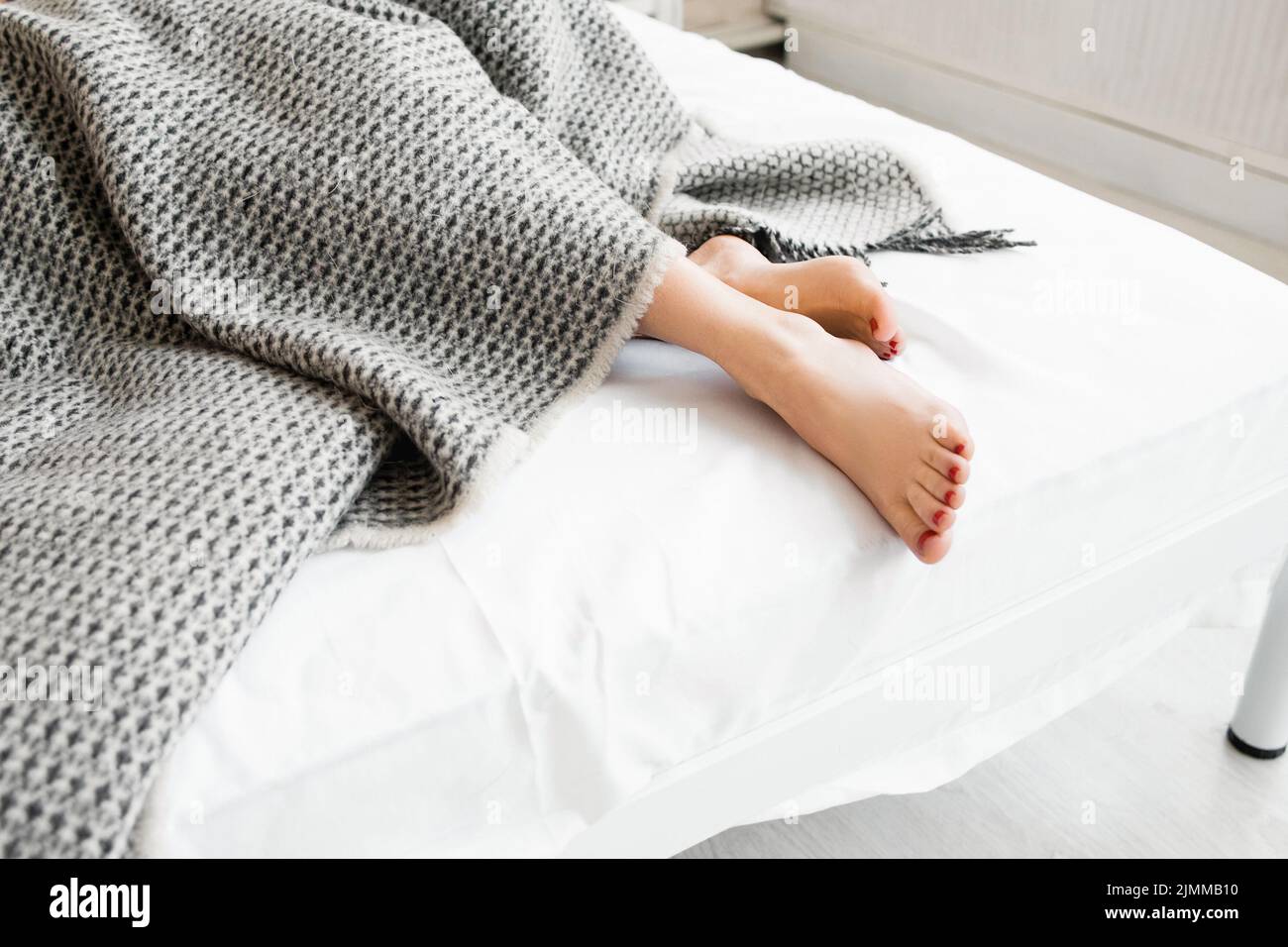 Feet under blanket hires stock photography and images Alamy