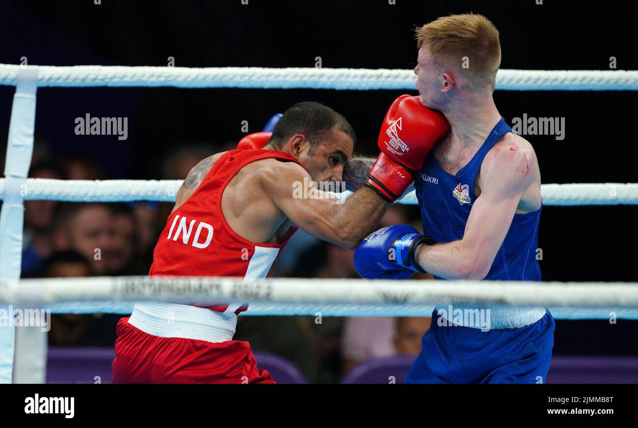 India's Amit Panghal (Red) and England's Kiaran Macdonald (Blue) in the Men's Fly (48-51kg) Final at The NEC on day ten of the 2022 Commonwealth Games in Birmingham. Picture date: Sunday August 7, 2022. Stock Photo
