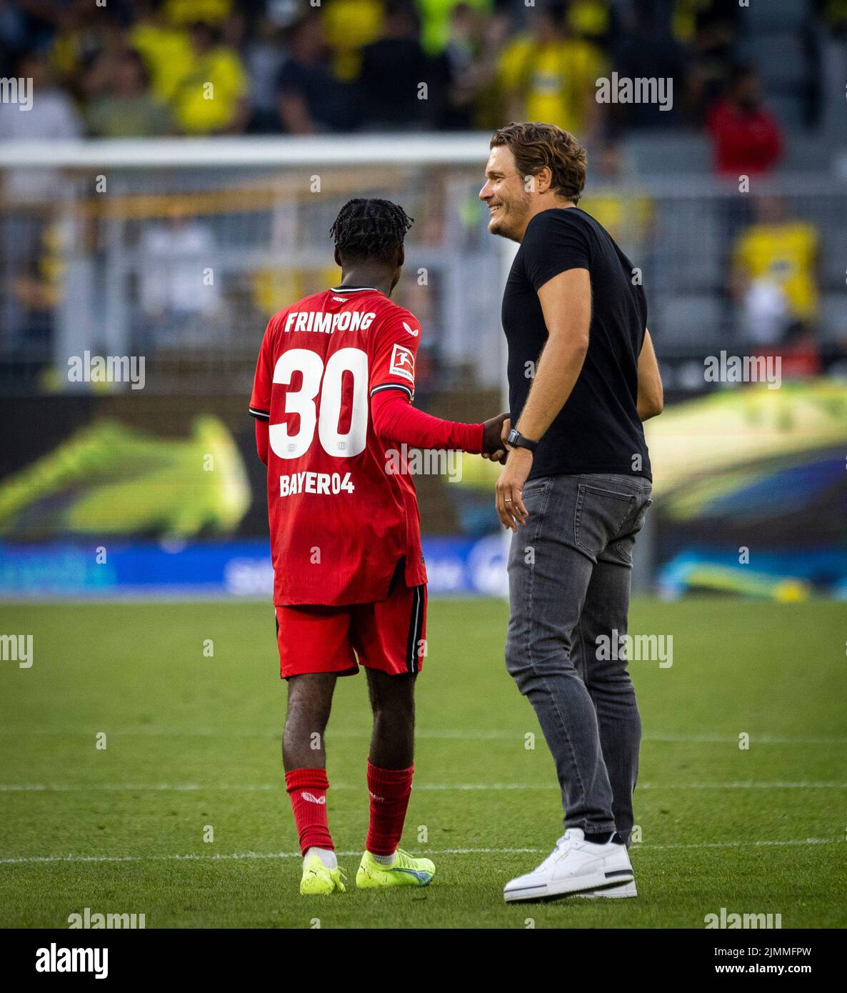 Jeremie Frimpong (Leverkusen), Trainer Edin Terzic (BVB) Borussia