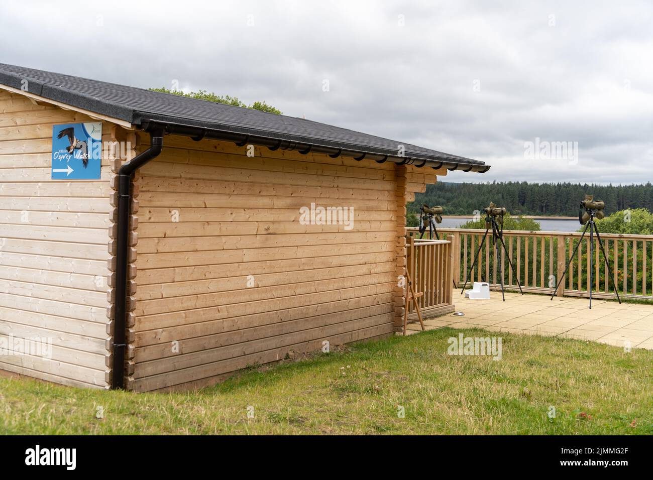 The Osprey Watch cabin at Tower Knowe with scopes set out for viewing nest sites at Kielder Forest, Northumberland, UK. Stock Photo