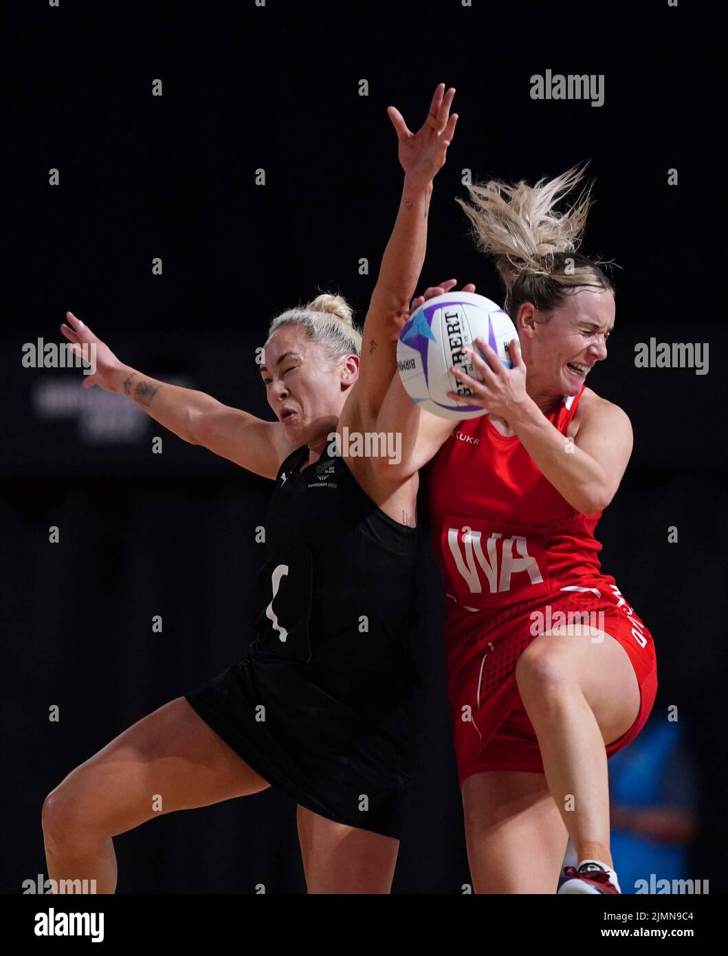 England's Natalie Metcalf (right) and New Zealand's Whitney Souness battle for the ball during Netball - Bronze Medal at Alexander Stadium on day ten of the 2022 Commonwealth Games in Birmingham. Picture date: Sunday August 7, 2022. Stock Photo