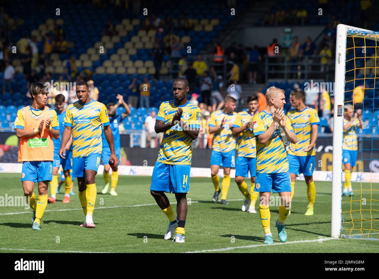 07 August 2022, Lower Saxony, Brunswick: Soccer: 2nd Bundesliga, Eintracht Braunschweig - Darmstadt 98, Matchday 3, Eintracht Stadium. Braunschweig's players walk off the field after the game. Photo: Swen Pförtner/dpa - IMPORTANT NOTE: In accordance with the requirements of the DFL Deutsche Fußball Liga and the DFB Deutscher Fußball-Bund, it is prohibited to use or have used photographs taken in the stadium and/or of the match in the form of sequence pictures and/or video-like photo series. Stock Photo