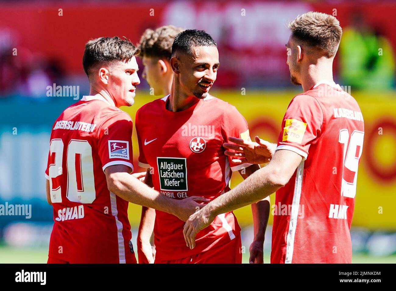07 August 2022, Rhineland-Palatinate, Kaiserslautern: Soccer: 2nd Bundesliga, 1. FC Kaiserslautern - FC St. Pauli, Matchday 3, Fritz-Walter-Stadion. Kaiserslautern's goal scorer Kenny Prince Redondo (center) celebrates the victory with Kaiserslautern's Dominik Schad (l) and Kaiserslautern's Daniel Hanslik. Photo: Uwe Anspach/dpa - IMPORTANT NOTE: In accordance with the requirements of the DFL Deutsche Fußball Liga and the DFB Deutscher Fußball-Bund, it is prohibited to use or have used photographs taken in the stadium and/or of the match in the form of sequence pictures and/or video-like photo Stock Photo