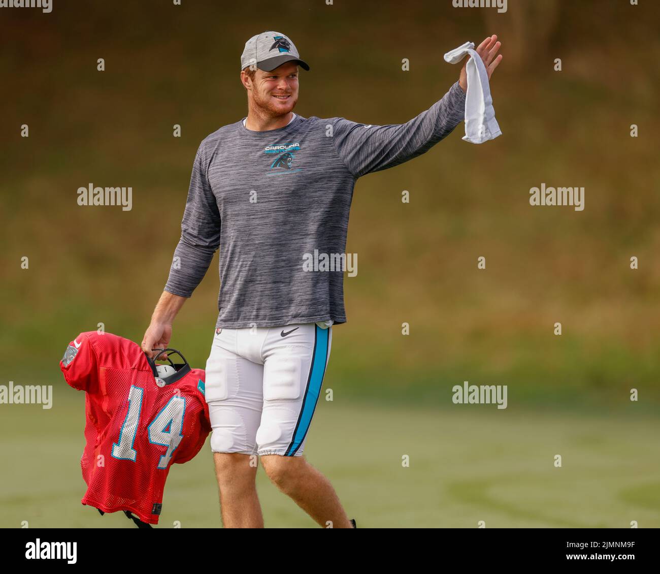 Spartanburg, SC USA;  Quarterbacks Sam Darnold (14)  heads out to the practice field and waves to fans during Carolina Panthers Training Camp, Saturda Stock Photo