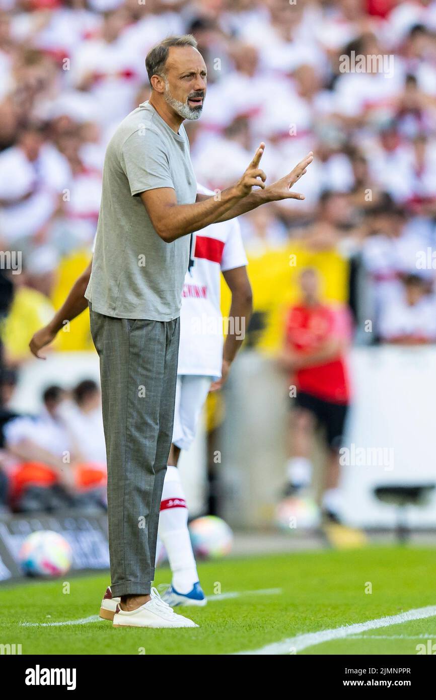 07 August 2022, Baden-Wuerttemberg, Stuttgart: Soccer: Bundesliga, VfB Stuttgart - RB Leipzig, Matchday 1, Mercedes-Benz Arena. Stuttgart's coach Pellegrino Matarazzo gestures. Photo: Tom Weller/dpa - IMPORTANT NOTE: In accordance with the requirements of the DFL Deutsche Fußball Liga and the DFB Deutscher Fußball-Bund, it is prohibited to use or have used photographs taken in the stadium and/or of the match in the form of sequence pictures and/or video-like photo series. Stock Photo