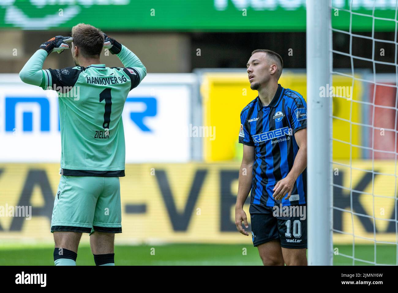 Paderborn, Germany. 06th Aug, 2022. Soccer: 2nd Bundesliga, SC Paderborn 07 - Hannover 96, Matchday 3, Benteler Arena. Paderborn's Julian Justvan (r) is annoyed after missing a goal-scoring opportunity. Credit: David Inderlied/dpa/Alamy Live News Stock Photo