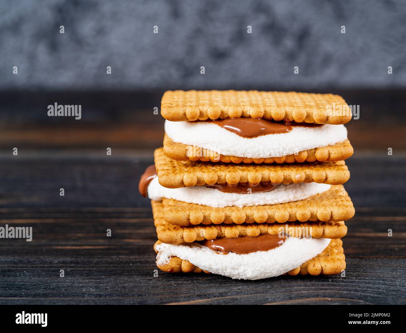 Smores, marshmallow sandwiches traditional American sweet chocolate