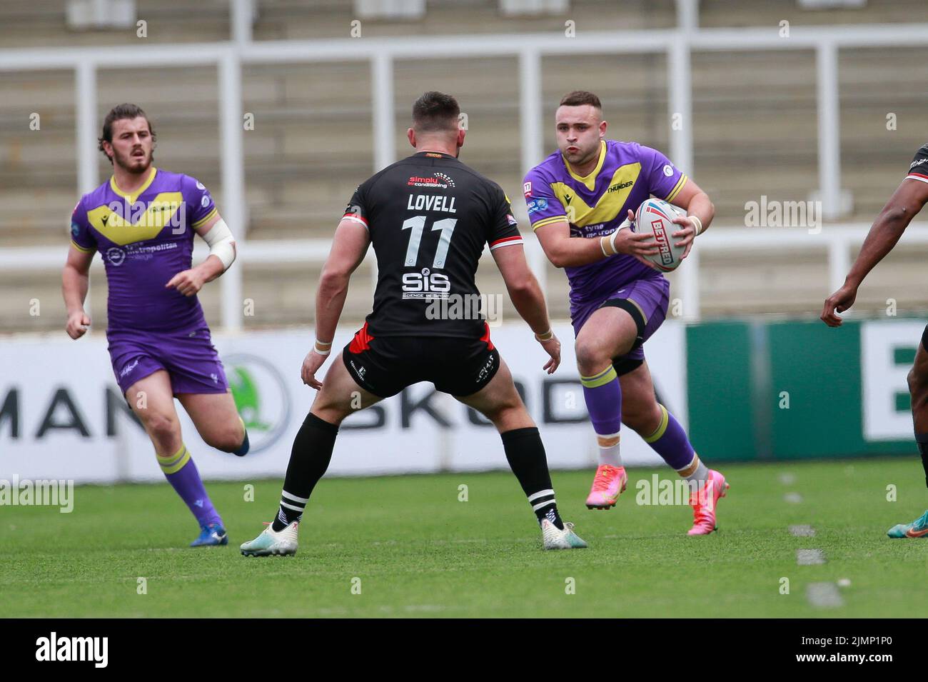 Ellis Robson of Newcastle Thunder has a run during the BETFRED Championship match between Newcastle Thunder and London Broncos at Kingston Park, Newcastle on Sunday 7th August 2022. (Credit: Chris Lishman | MI News) Stock Photo