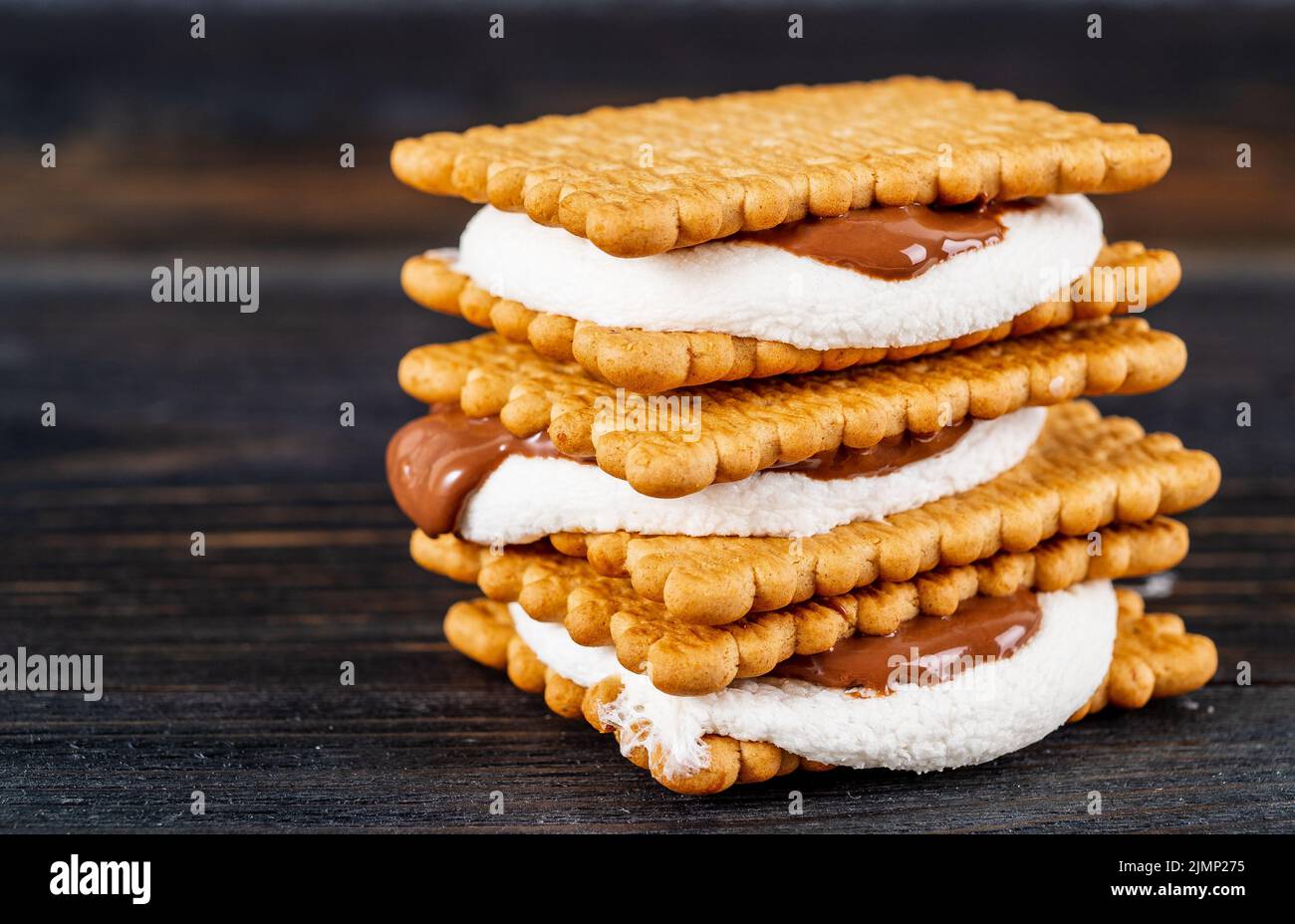 Smores, marshmallow sandwiches traditional American sweet chocolate