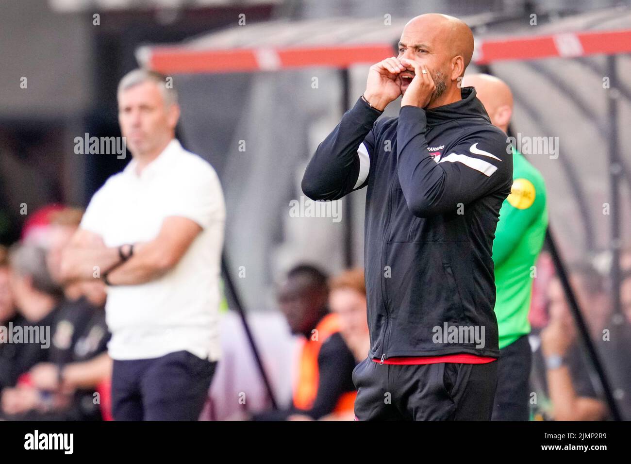 ALKMAAR, NETHERLANDS - AUGUST 7: Coach Pascal Jansen of AZ coaches his players during the Dutch Eredivisie match between AZ Alkmaar and Go Ahead Eagles at the AFAS Stadion on August 7, 2022 in Alkmaar, Netherlands (Photo by Patrick Goosen/Orange Pictures) Stock Photo