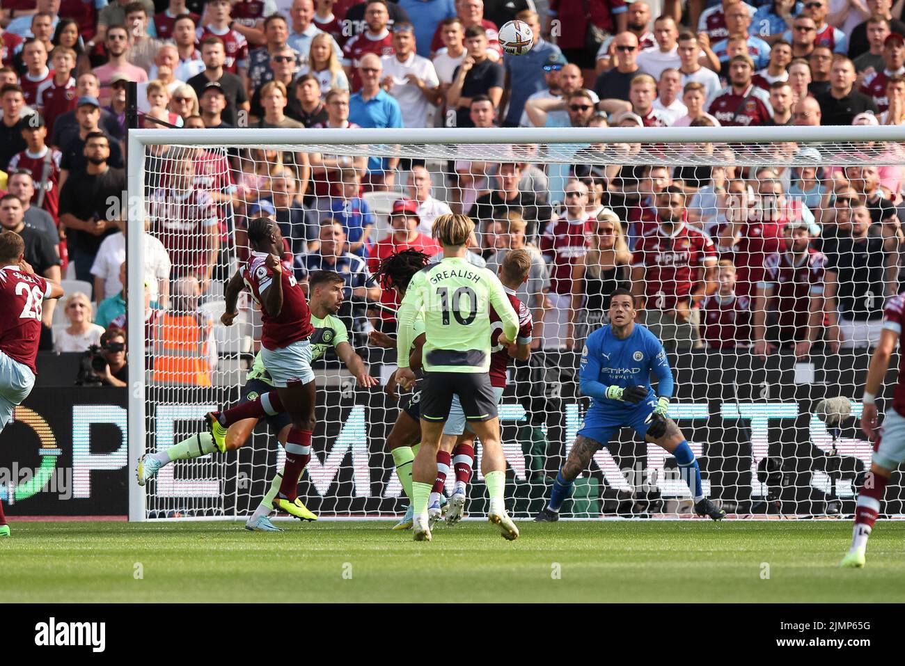 London, UK. 07th Aug, 2022. Michail Antonio of West Ham United has a header on goal go just over the bar during the Premier League match between West Ham United and Manchester City at the London Stadium, Queen Elizabeth Olympic Park, London, England on 7 August 2022. Photo by Ken Sparks. Editorial use only, license required for commercial use. No use in betting, games or a single club/league/player publications. Credit: UK Sports Pics Ltd/Alamy Live News Stock Photo