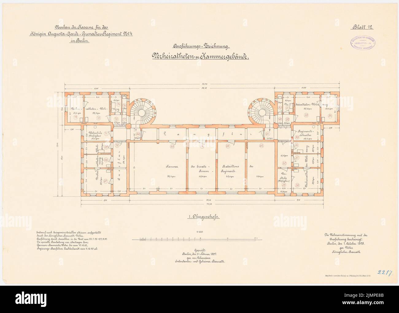 Vetter, barracks of the Guard Cuerassier Regiment and the Queen-Augusta Grenadier Regiment No. 4, Berlin (1895-1897): Guard-Cürassier-Regiment, married chamber building: floor plan 1: 100. Lithograph colored on the box, 52.1 x 72.6 cm (including scan edges) Vetter : Kaserne des Garde-Kürassier-Regiments und des Königin-Augusta-Garde-Grenadier-Regiments Nr. 4, Berlin Stock Photo