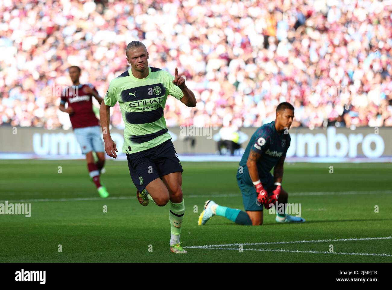 London, UK. 7th Aug, 2022. Erling Haland of Manchester City celebrates scoring their second goal during the Premier League match at the London Stadium, London. Picture credit should read: David Klein/Sportimage Credit: Sportimage/Alamy Live News Stock Photo