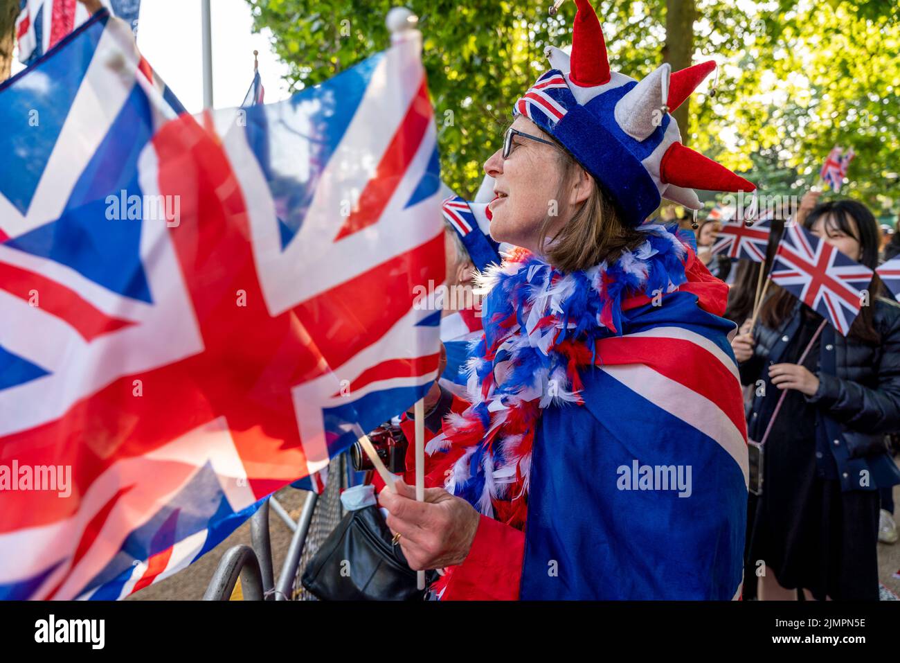 A Group Of British People Having Camped Out Overnight Along The Mall Sing The National Anthem For The Benefit Of The Foreign Press, London, UK. Stock Photo