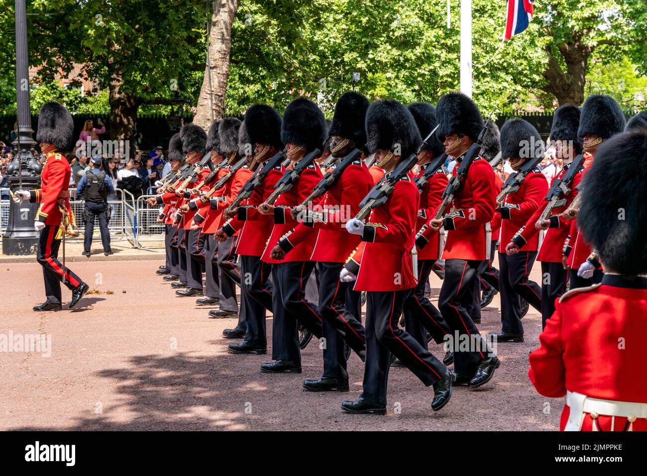 British Army Soldiers March Along The Mall After Taking Part In The Trooping The Colour Ceremony, The Queen's Birthday Parade, London, UK. Stock Photo