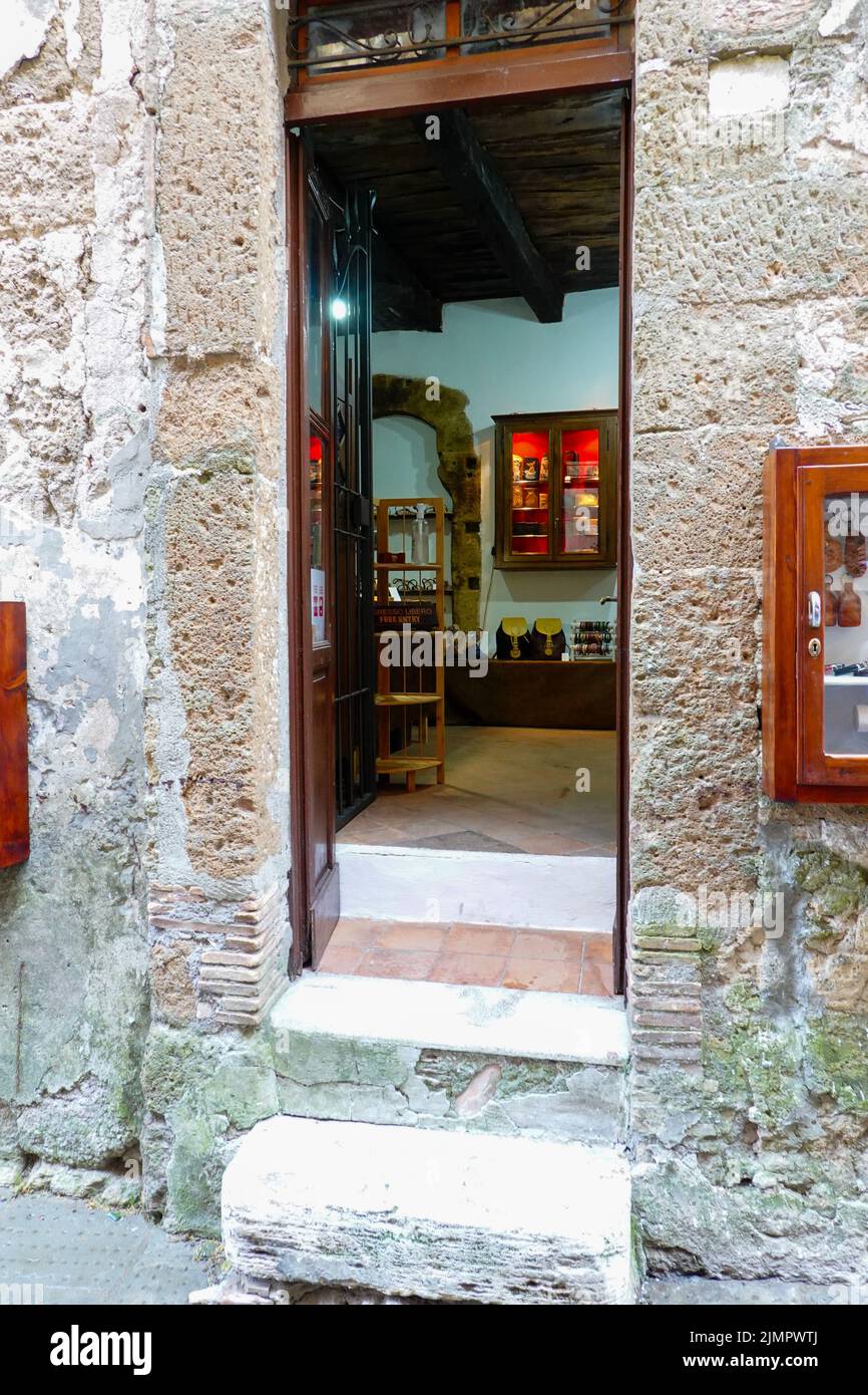 Looking through the front door of a shop in the hill town of Pitigliano, Province of Grosetto, Italy. Stock Photo