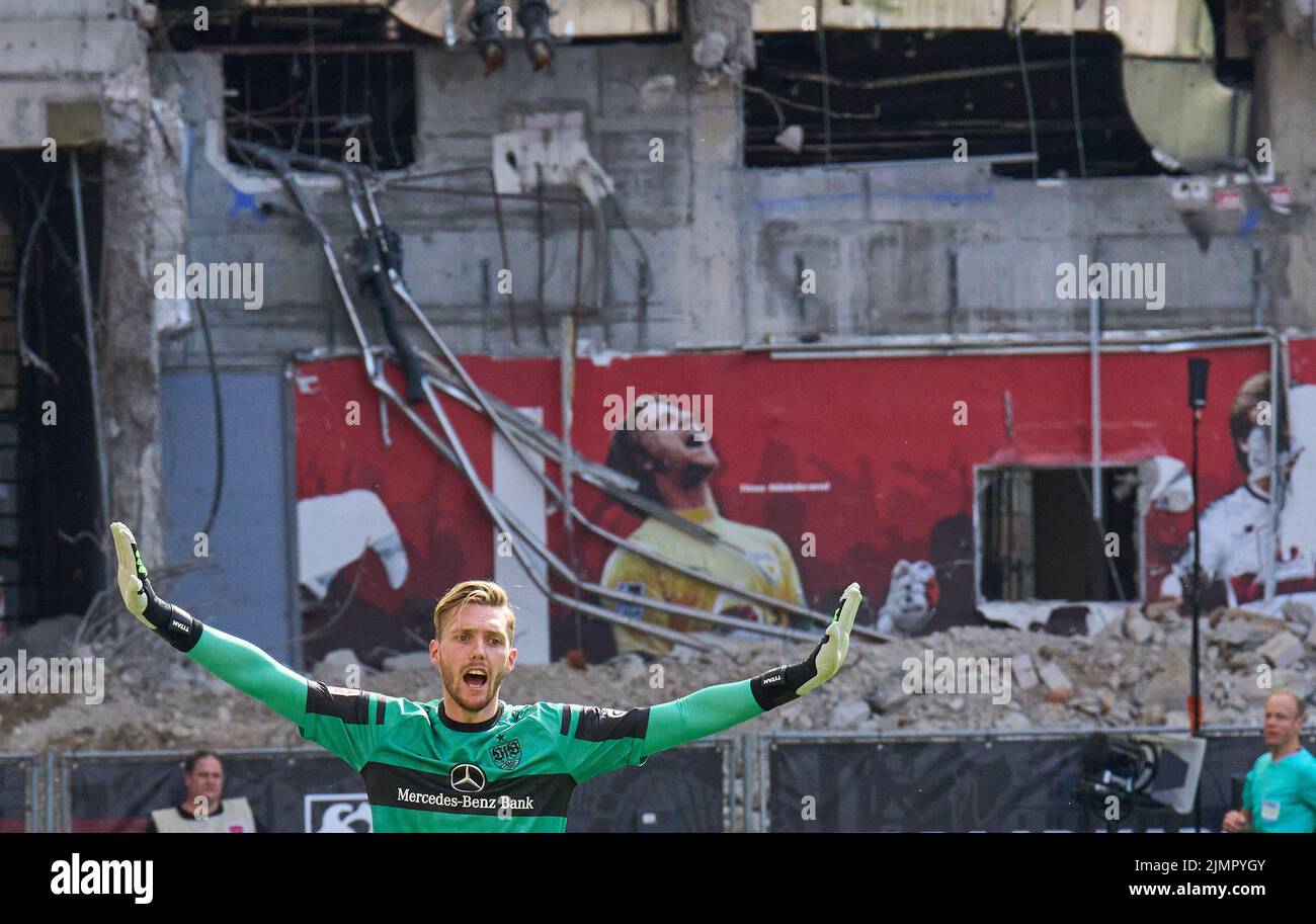 Stuttgart, Germany. 07th Aug, 2022. Florian Müller, goalkeeper VFB 1, celebrate in front of construction area with Timo Hildebrand in the match VFB STUTTGART - RB LEIPZIG 1.German Football League on Aug 7, 2022 in Stuttgart, Germany. Season 2022/2023, matchday 1, 1.Bundesliga, 1.Spieltag Credit: Peter Schatz/Alamy Live News Stock Photo