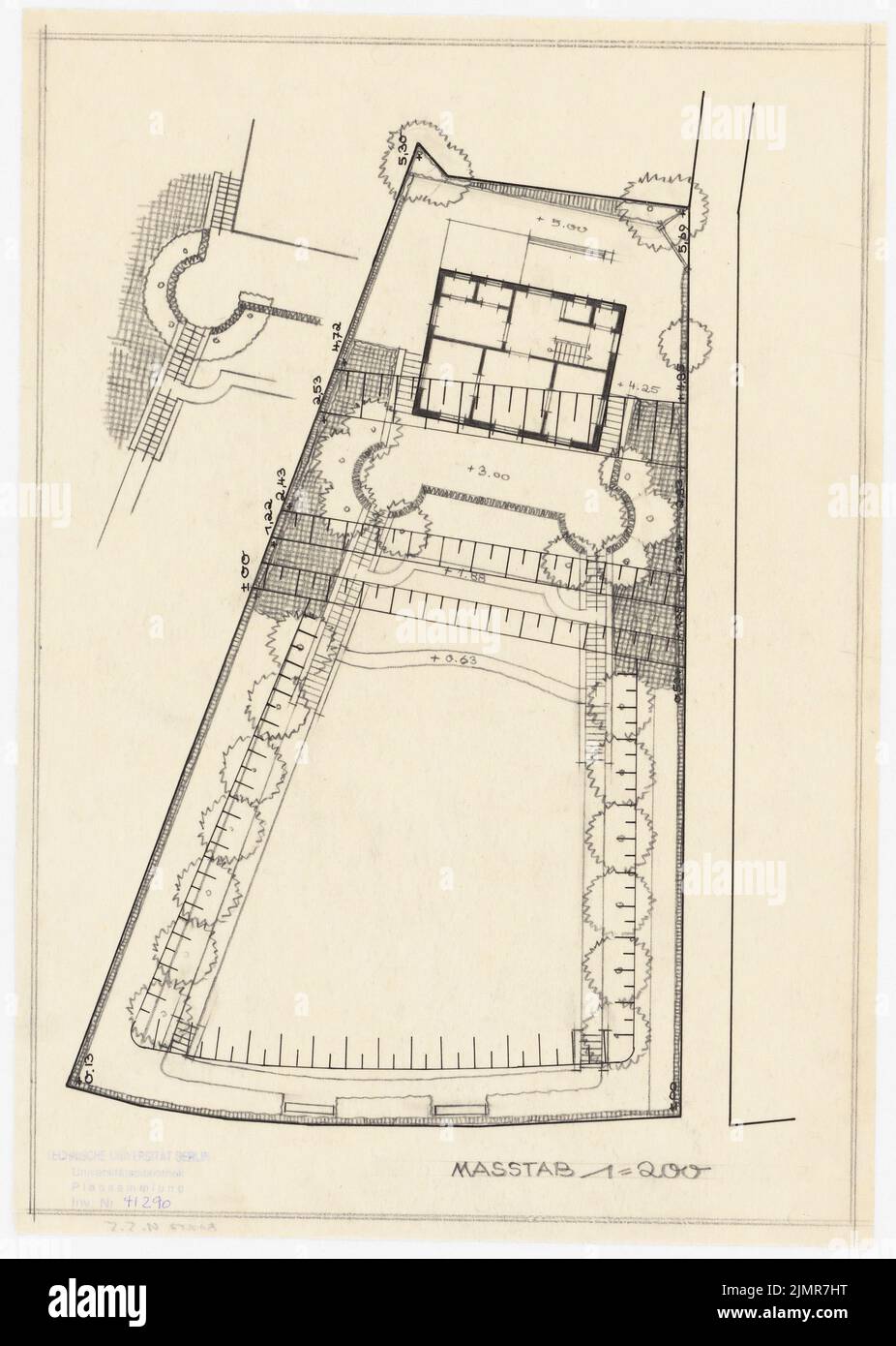 Barth Erwin (1880-1933), Parcel 17 in the »Luxus Bad Groß-Glienicke« in Berlin-Spandau (without Dat.): Garden: Ground Riss variant 4 with ground floor floor plan of the house and excerpt variant 1: 200. Ink and pencil on transparent, 38.1 x 27.2 cm (including scan edges) Barth Erwin  (1880-1933): Parzelle 17 im »Luxusbad Groß-Glienicke«, Berlin-Spandau Stock Photo