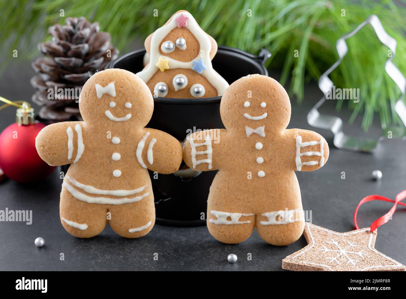 Two gingerbread men on a Christmas background Stock Photo - Alamy