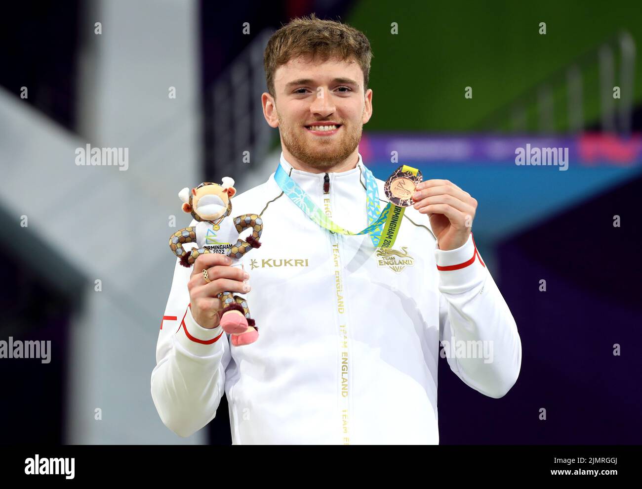 England's Matthew Lee celebrates with his bronze medal after the Men's 10m Platform Diving Final at Sandwell Aquatics Centre on day ten of the 2022 Commonwealth Games in Birmingham. Picture date: Sunday August 7, 2022. Stock Photo