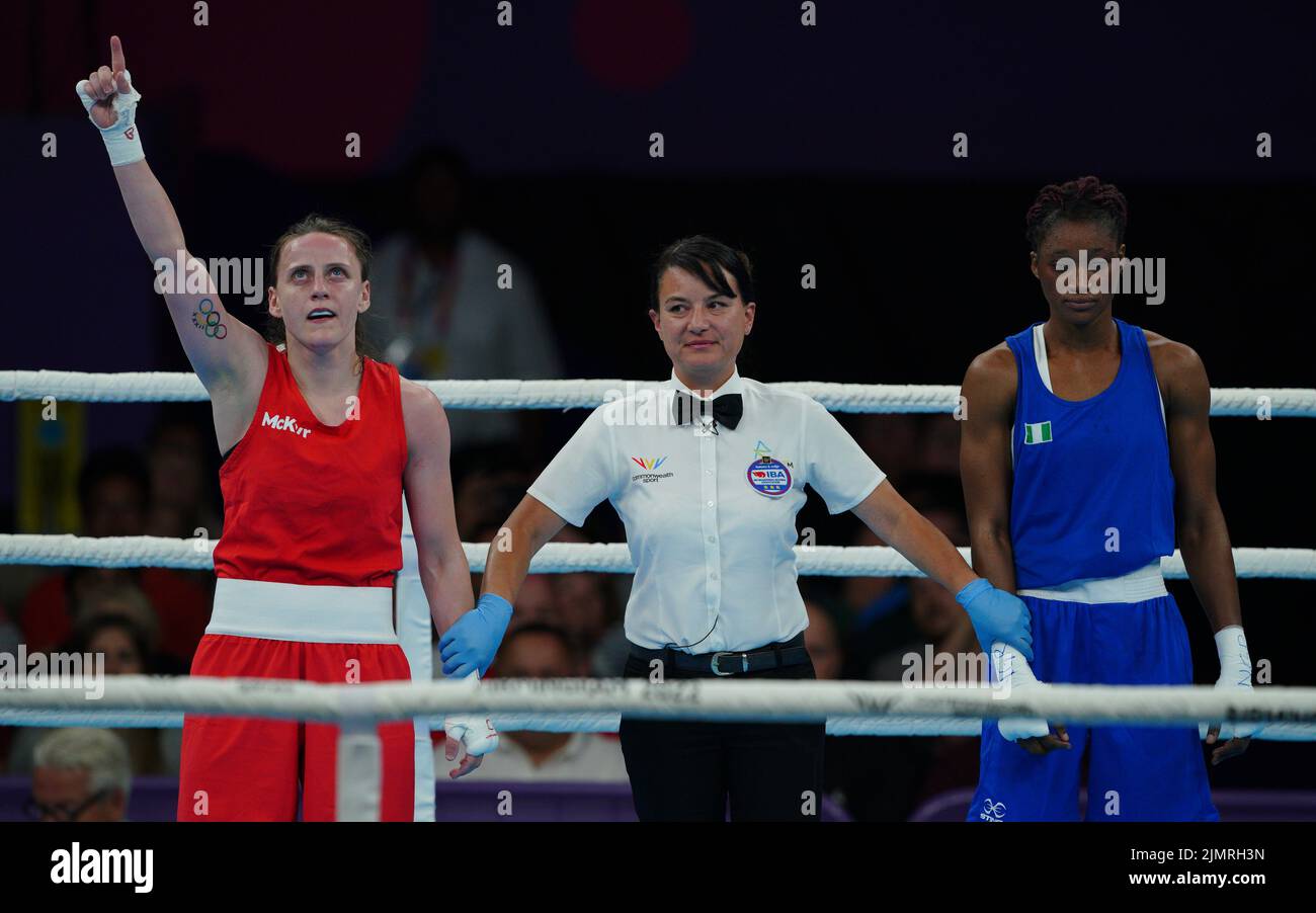 Northern Ireland's Michaela Walsh (left) wins the Women's Feather (54-57kg) Final against Nigeria's Elizabeth Oshoba at The NEC on day ten of the 2022 Commonwealth Games in Birmingham. Picture date: Sunday August 7, 2022. Stock Photo